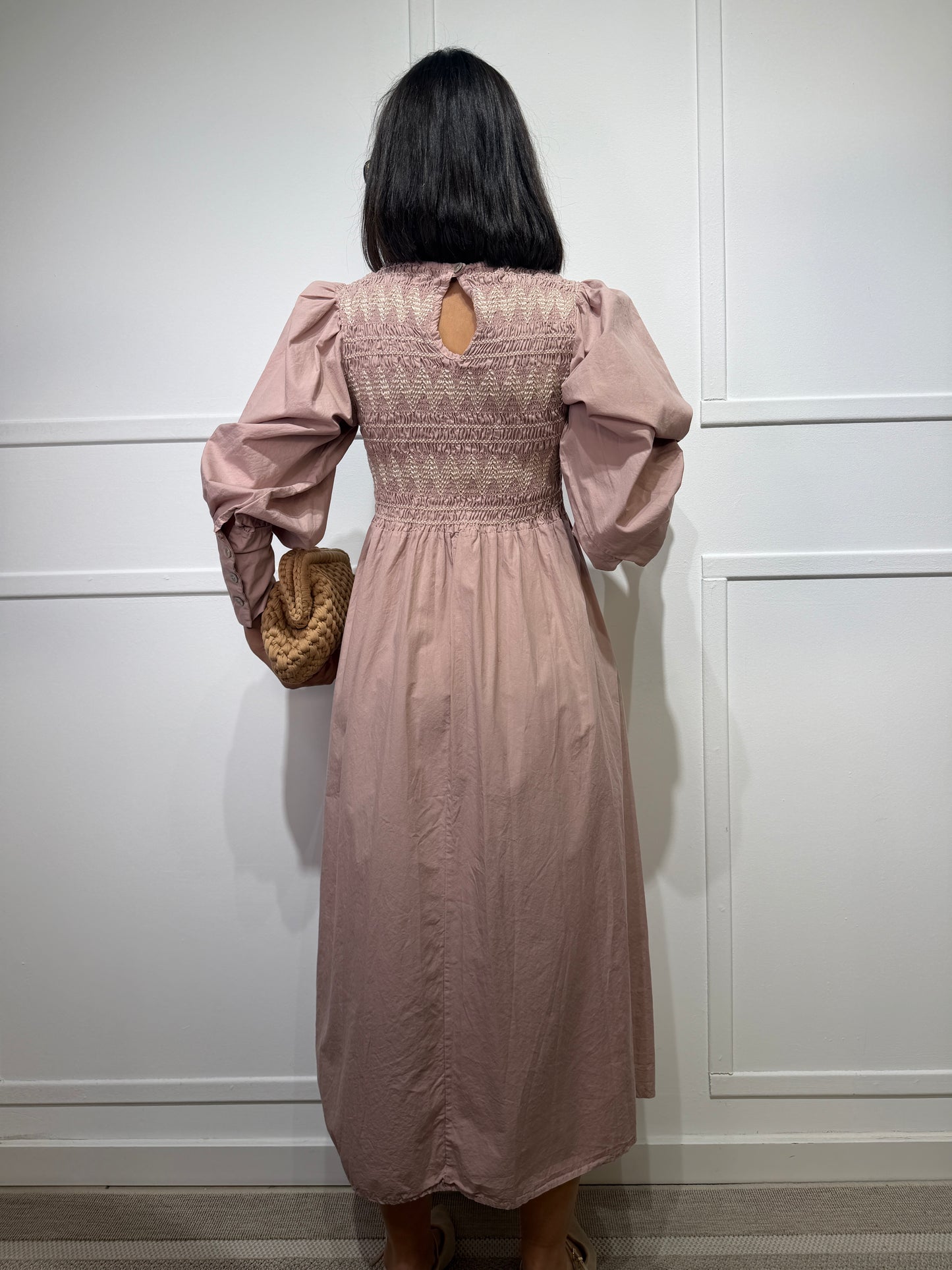 Vestido bordado nido de abeja