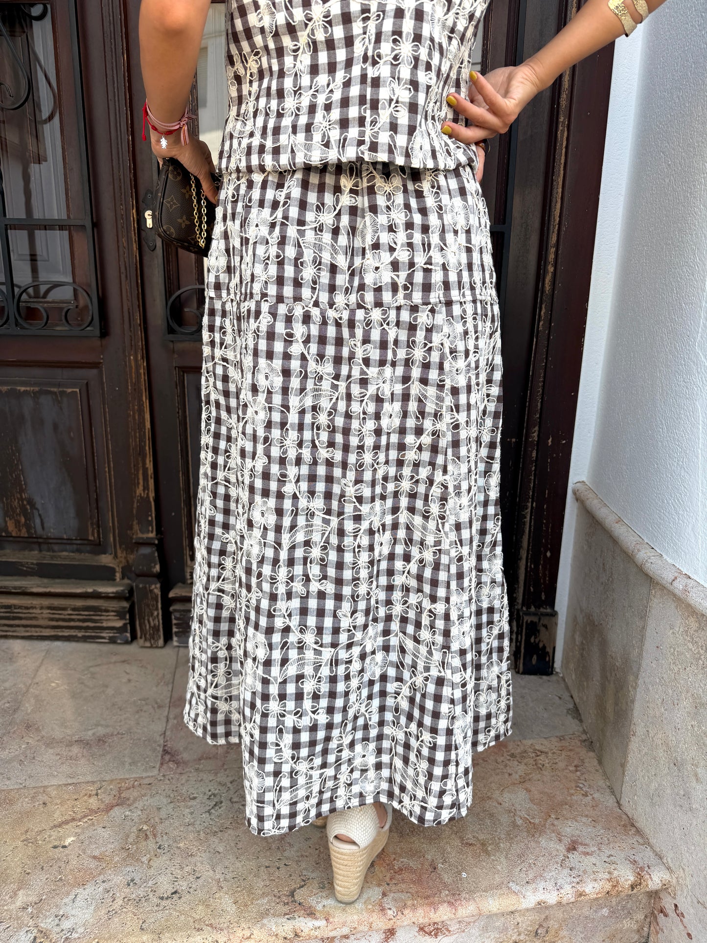 Falda bordada