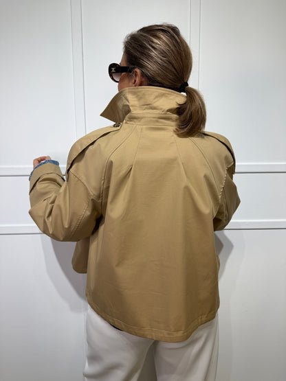 Gabardina corta camel
