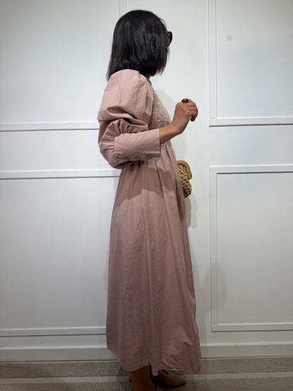 Vestido bordado nido de abeja