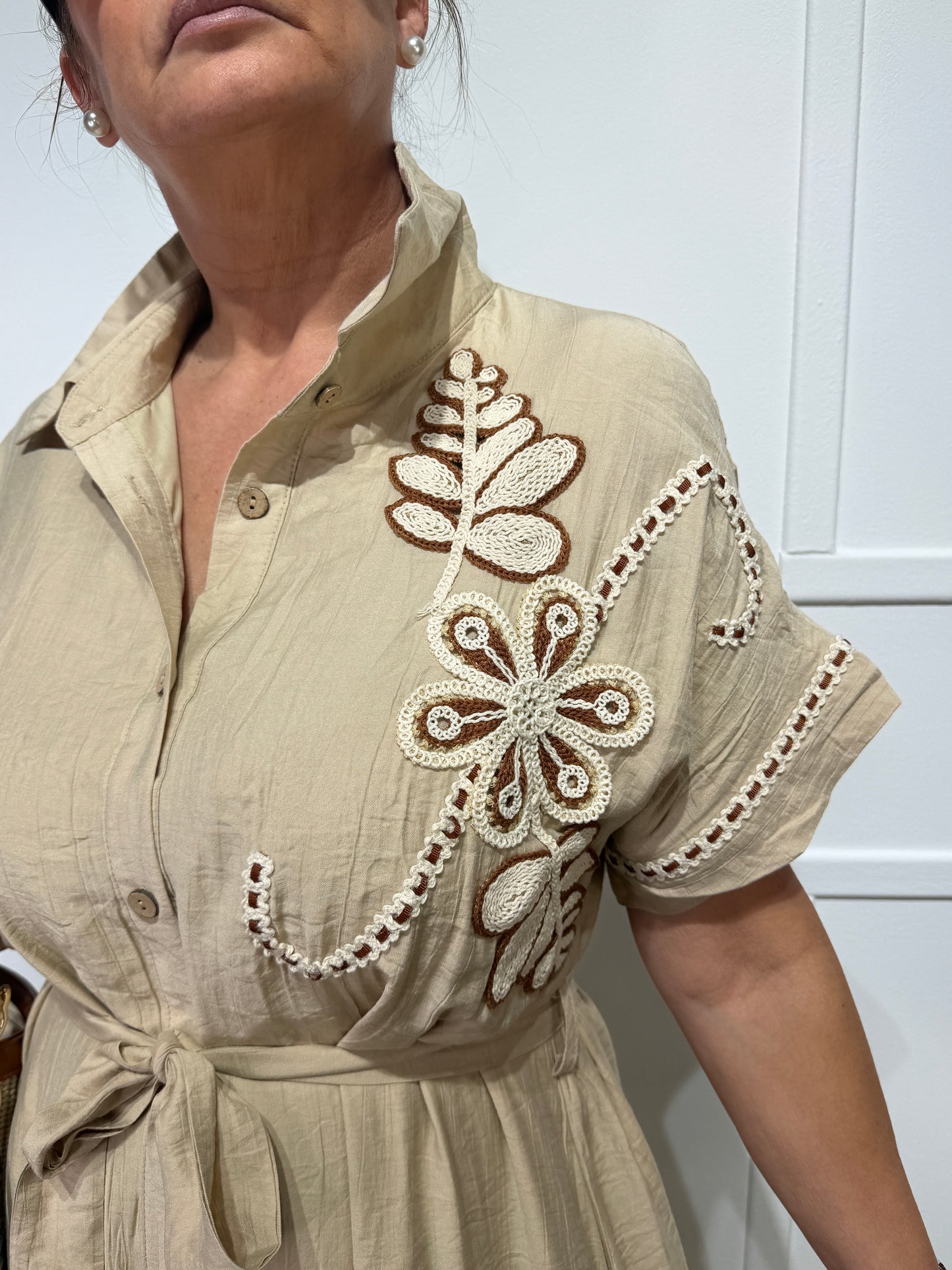 Vestido camisero bordado