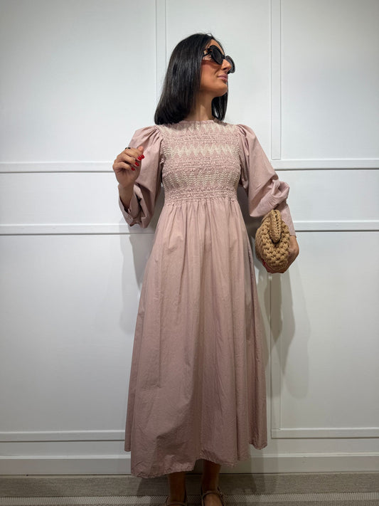 Vestido bordado nido de abeja